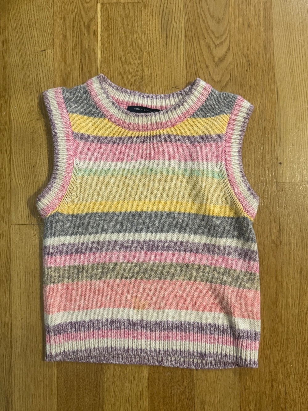 Sleeveless sweater